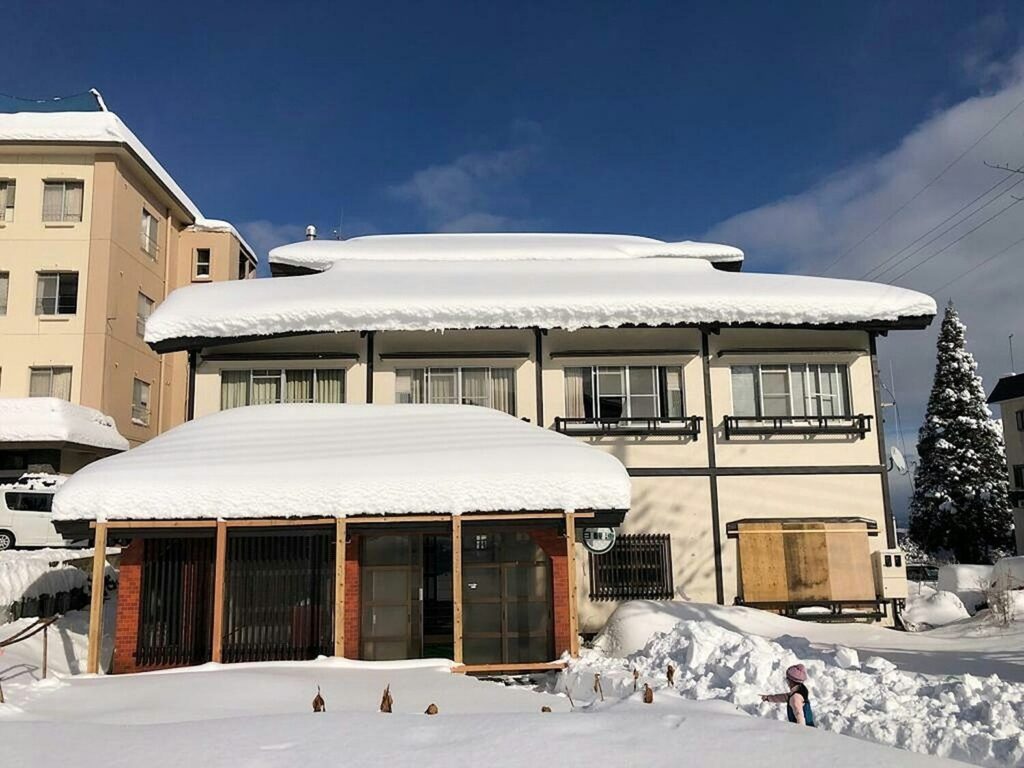 Myoko Ski Out Onsen Lodge