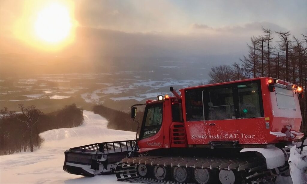 Shizukuishi CAT Tour snowcat at the top of the former downhill course