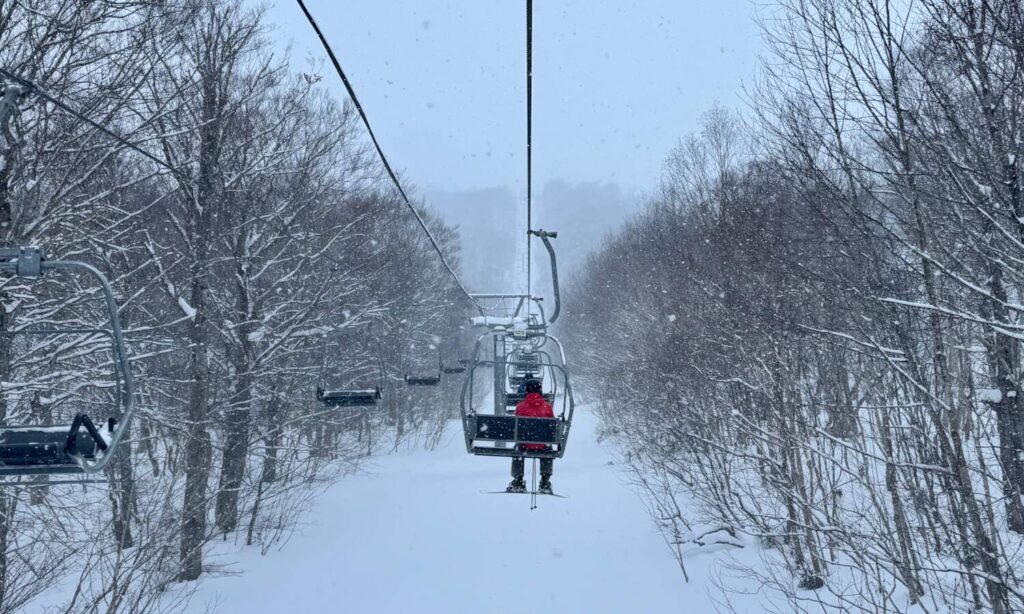 The Sunshine Lift stretching up the mountainside of Shizukuishi Ski Resort