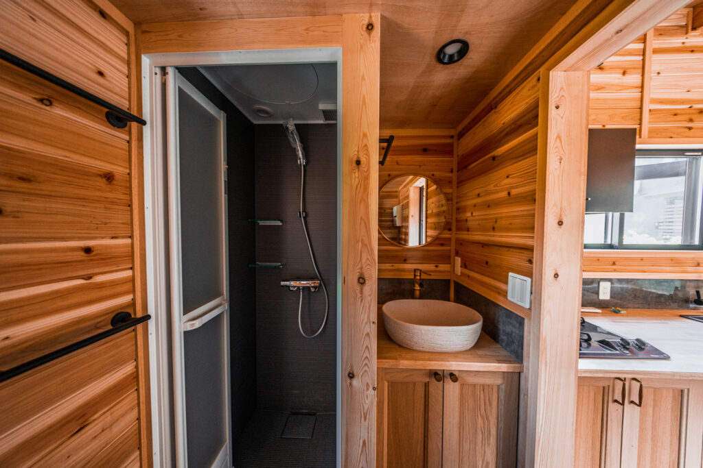Units can be built with different configurations for the shower rooms and sleeping areas. Image: ikigaico.jp