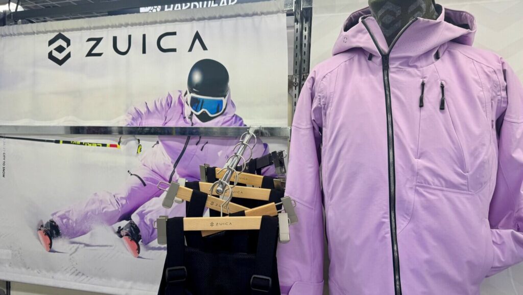 City To Snow Jacket is one of the flagship models from Zuica with an offset zipper
