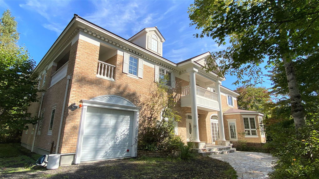 5 bedroom Nakakaruizawa home with central A/C and garage