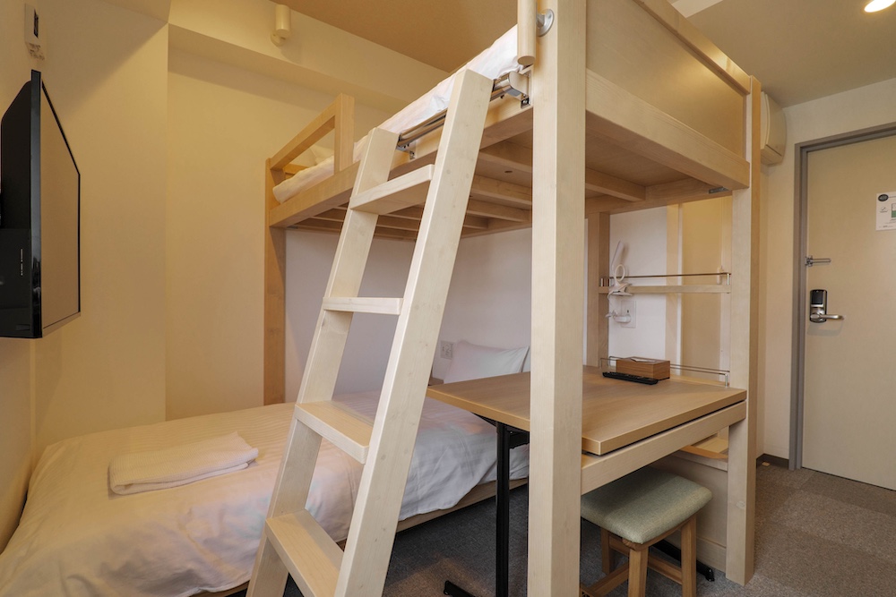 The twin rooms at Stay Living Niseko, Kutchan