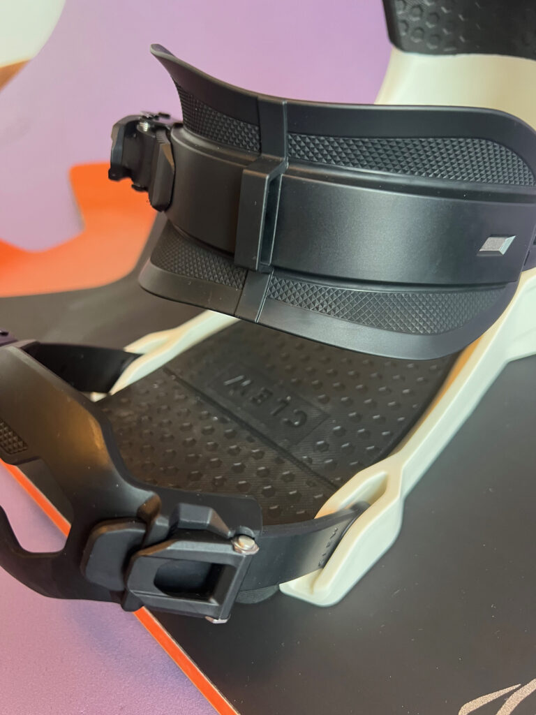The straps are functional but they seem dated