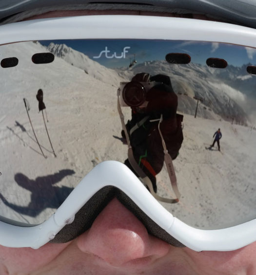 How to stop ski goggles fogging up