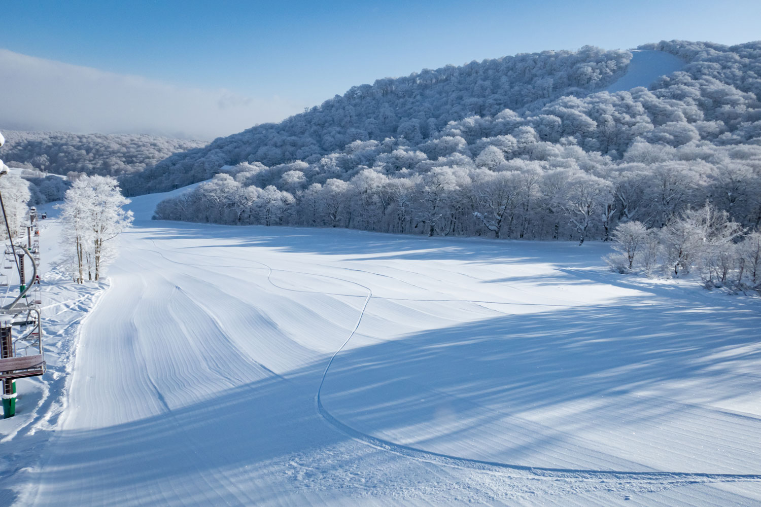Powder covered groomed run at NEKOMA Mountain