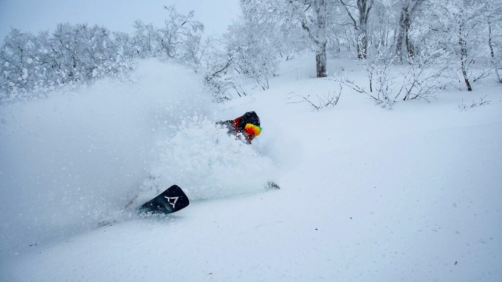 Synapse Raptor in deep snow