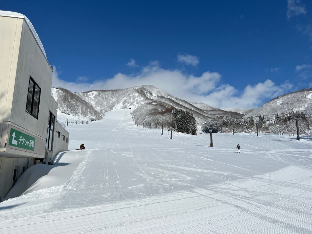 Sunshine and pristine, empty pistes at first lift at Hakuba Norikura Onsen Ski Resort