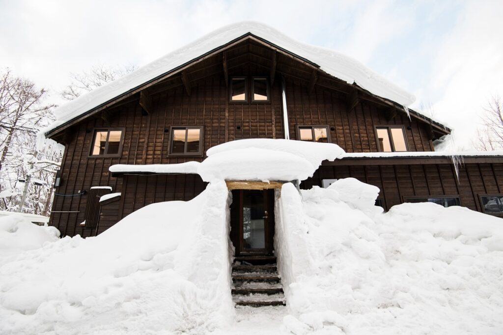 Iconic Niseko Property With Restaurant And Apartments