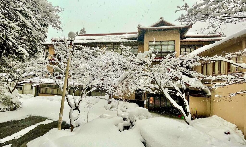 Entrance to the Fujisan Ryokan on a snowy day. 