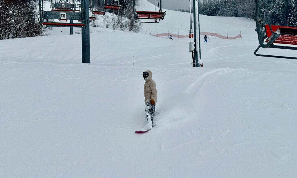 Snowboarder riding powder on Second Paradise Course