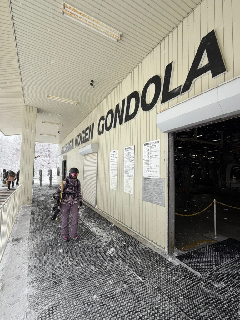 No lift lines at the gondola base, even during peak season. Image: Robin Watts.