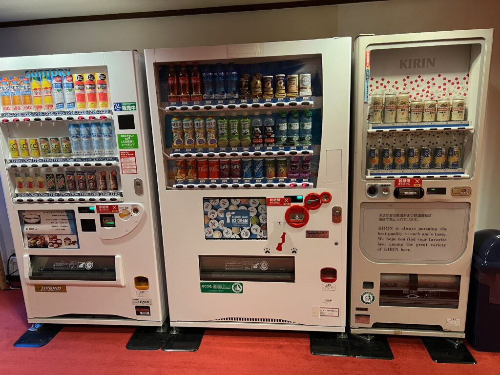 A good measure of whether a Japanese ski area has “sold out” is whether alcoholic drinks are still available at normal ¥200-400 prices in vending machines. These have disappeared from many resorts or are “out of order”.