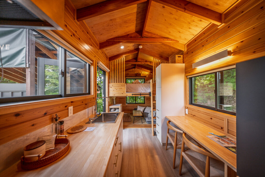 Would you stay in a tiny home on a ski trip? Image: ikigaico.jp